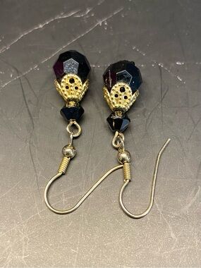 3/$15 Vintage-Style Black and Gold Faceted Dangle Earrings